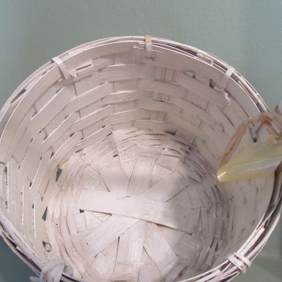 Vintage Woven Wicker Basket ~ Yellow Duck & Eggs ~ White with Handle So Cute! - Picture 7 of 9